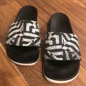 adidas pool slides